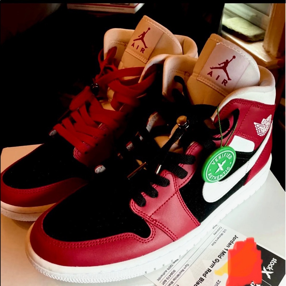 Jordan 1 Mid Gym Red Black (W) BNIB W/ Tags